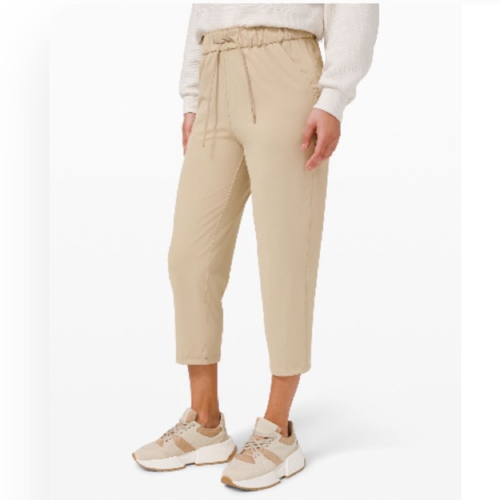 Lululemon Keep Moving Crop High Rise 23’’ Size 2 Color Trench